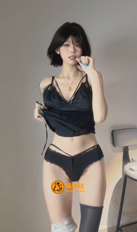 【舞】抖音-小哭包不哭-200万粉大网红 青春小美女情趣骚舞[13V-742MB]-喵咪社